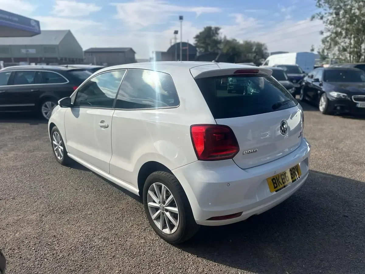Used VW Polo Match 88 HP (64 kW) 2016 White Hatchback