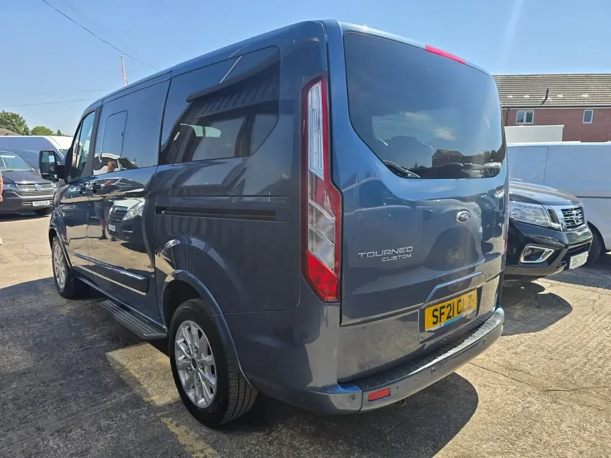Used Ford Tourneo Custom Titanium 130 HP (95 kW) 2021 Blue Van