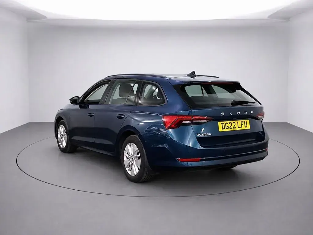 Used Skoda Octavia SE Technology 116 HP (85 kW) 2022 Blue Estate
