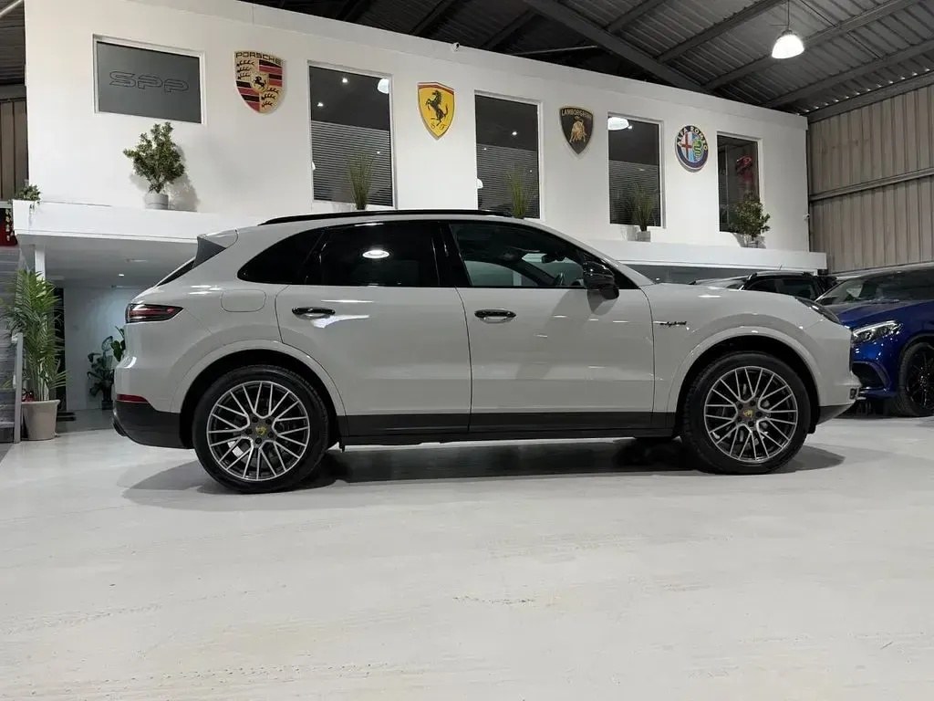 Used Porsche Cayenne 462 HP (339 kW) 2020 Grey SUV