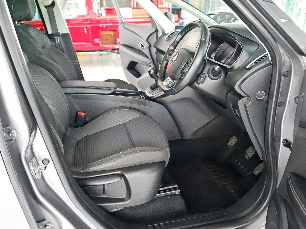 Used Renault Grand Scénic IV Iconic 2019 Grey/black MPV