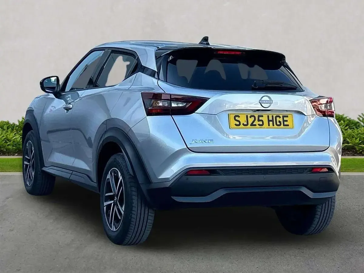 Używany Nissan Juke N-Connecta 114 KM (83 kW) 2025 Srebrny SUV
