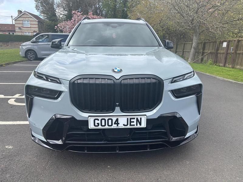Begagnad BMW X7 M Sport 2022 Grå SUV