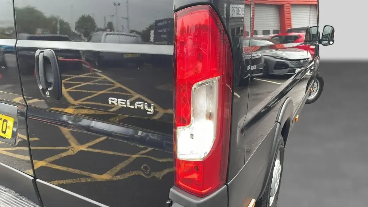Used Citroën Relay 138 HP (101 kW) 2023 Grey Van
