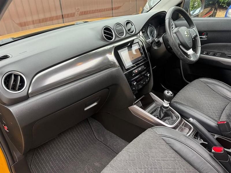 Used Suzuki Vitara SZ5 129 HP (94 kW) 2022 Solar yellow/black roof dual tone SUV