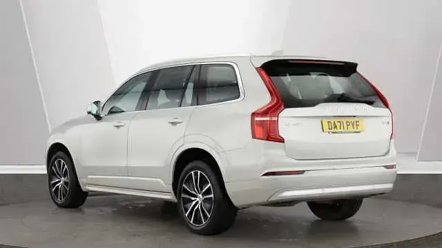 Usado Volvo XC90 Momentum 232 HP (170 kW) 2022 SUV