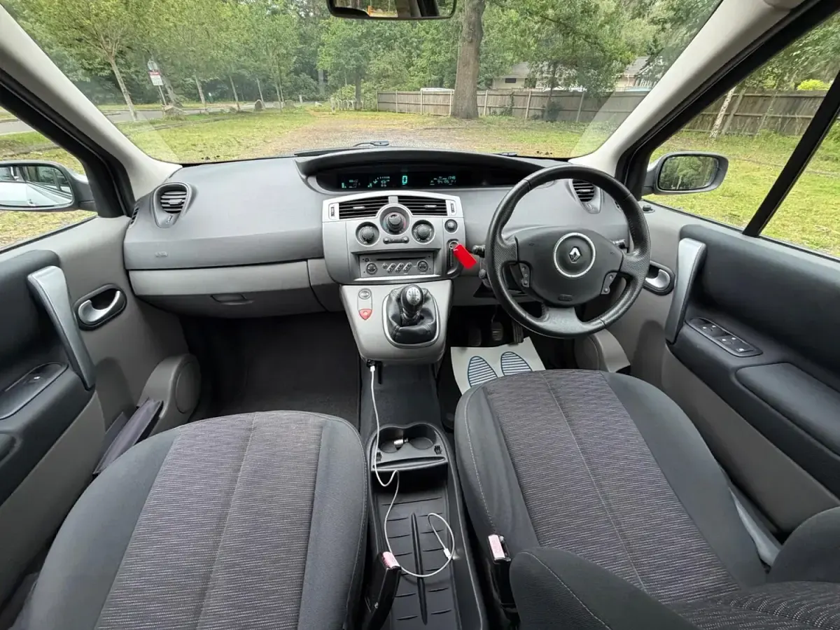 Used Renault Scénic Dynamique 2008 Silver MPV