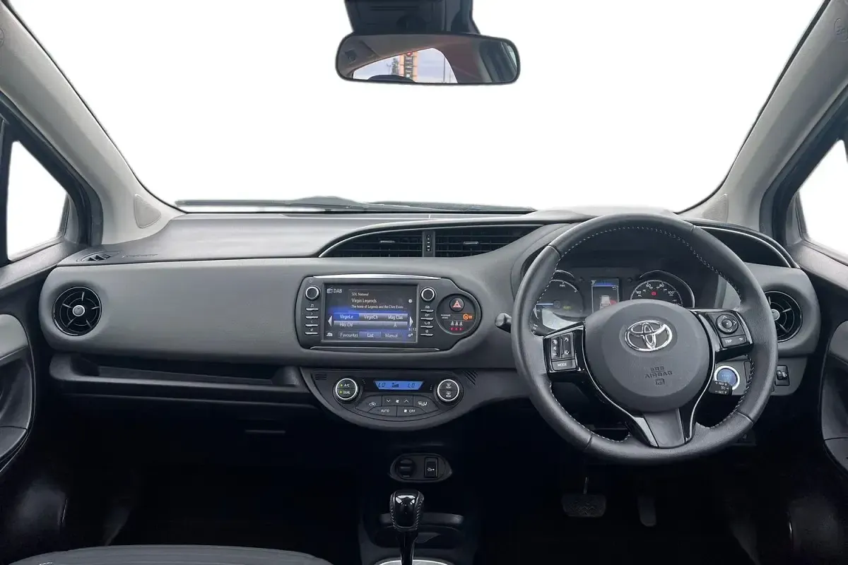 Used Toyota Yaris Hybrid 101 HP (74 kW) 2019 Bronze Hatchback