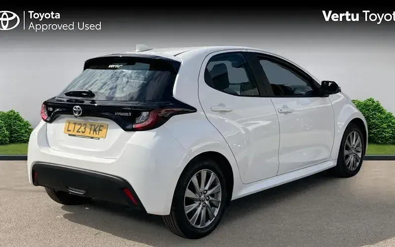 Second-hand Toyota Yaris Hybrid 116 CP (85 kW) 2026 Hatchback