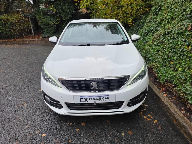 Used Peugeot 308 Active Premium 130 HP (95 kW) 2021 White Hatchback