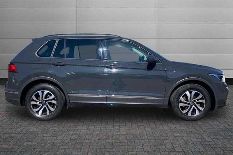 Begagnad VW Tiguan Active 150 HK (110 kW) 2022 Grå SUV