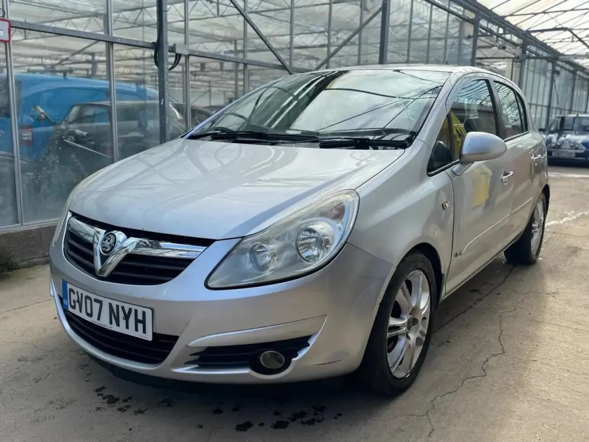 Używany Vauxhall Corsa Design Edition 90 KM (66 kW) 2007 Srebrny Hatchback