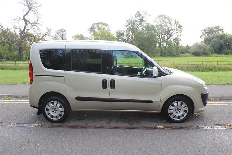 Used Fiat Doblò Comfort 2015 Beige MPV