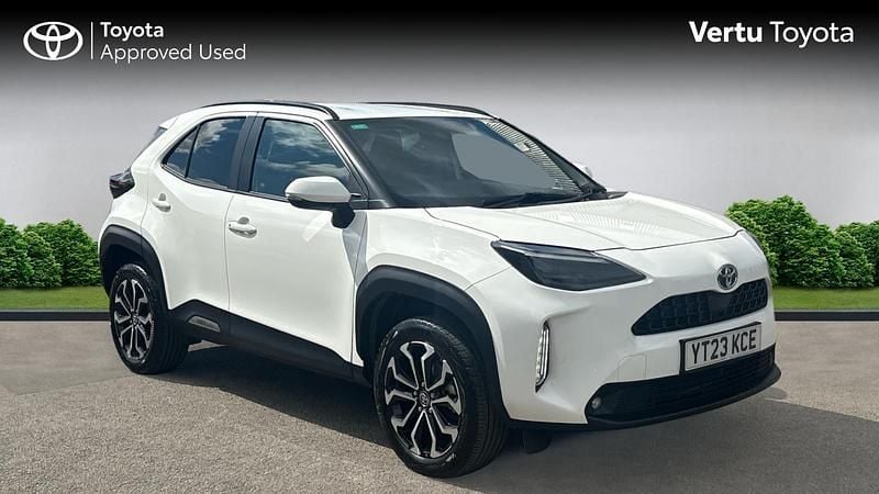 Used 2023 Toyota Yaris Hybrid Design Estate | £21,633 (Fair price) - Image 1/4