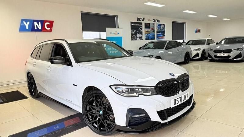 Used BMW 330e M Sport 288 HP (211 kW) 2022 White Estate