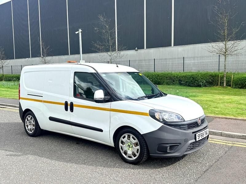 Begagnad Fiat Doblò 2018 Vit Minibuss