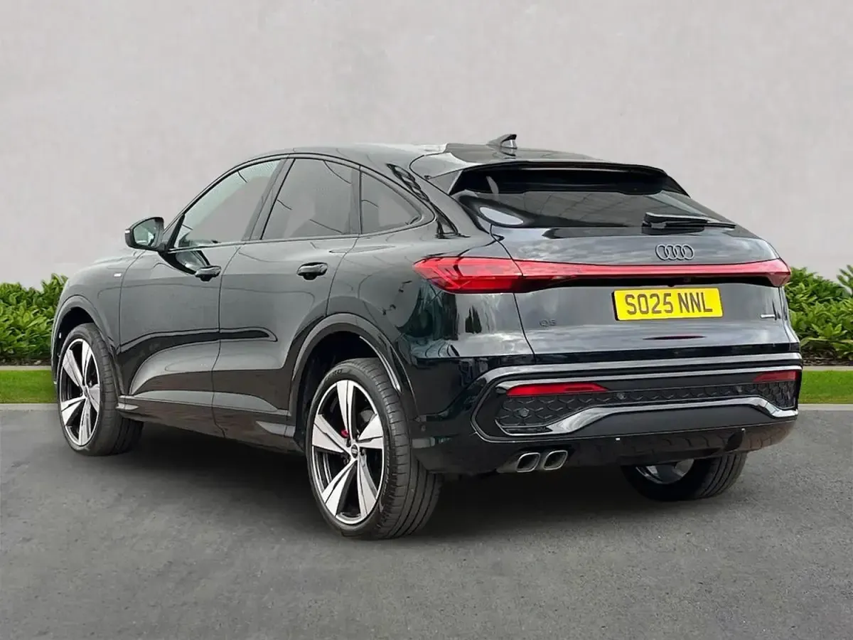 Begagnad Audi Q5 Performance 204 HK (150 kW) 2025 Svart SUV