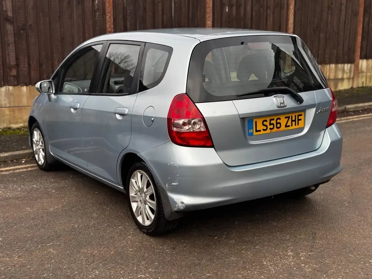 Begagnad Honda Jazz SE 83 HK (61 kW) 2006 Blå Halvkombi