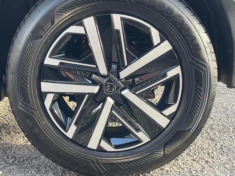 New Peugeot e-2008 Active 100 kW (136 HP) 2025 Blue SUV