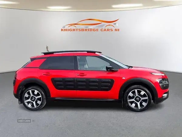 Used Citroën C4 Cactus Flair 98 HP (72 kW) 2017 Red Hatchback