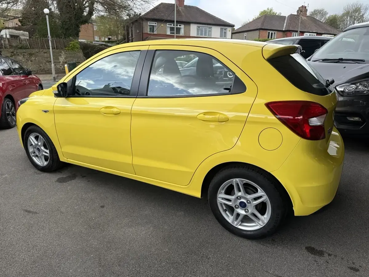 Second-hand Ford Ka Plus Zetec 70 CP (51 kW) 2017 Galben Hatchback