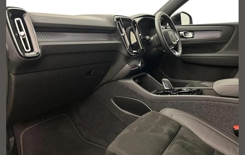 Used Volvo XC40 R-Design Pro 258 HP (189 kW) 2022 Blue SUV