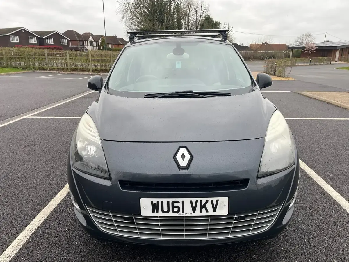 Usado Renault Grand Scénic III Bose Edition 110 CV (80 kW) 2011 Gris Monovolumen