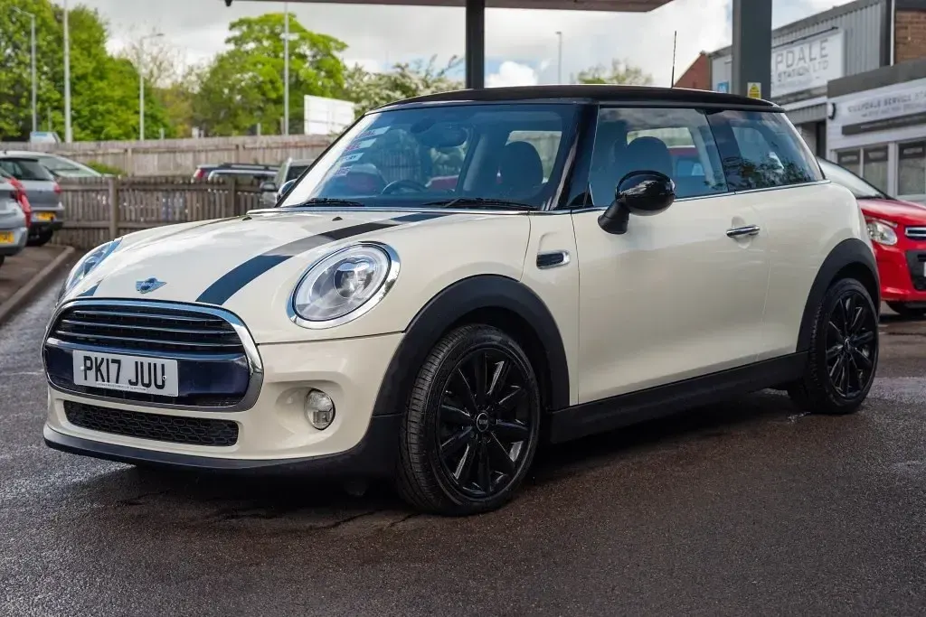 Usado Mini Cooper D Hatch 2017 Branco Citadino