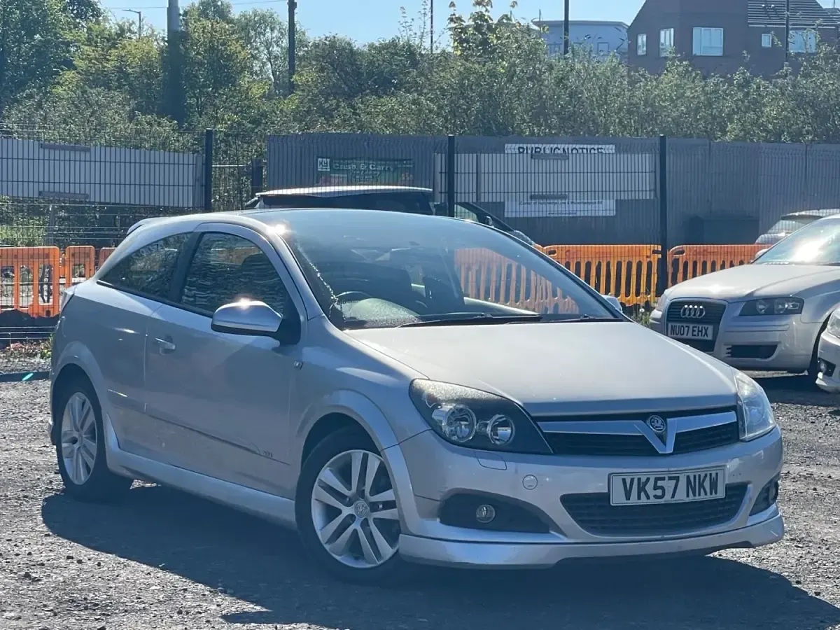 Używany Vauxhall Astra 90 KM (66 kW) 2008 Srebrny Hatchback