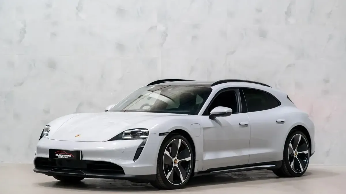 Begagnad Porsche Taycan Performance Package 350 kW (476 HK) 2022 Grå Kombi