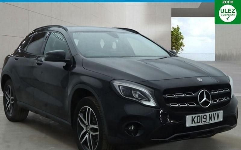 Usado Mercedes GLA180 Urban 122 HP (89 kW) 2019 SUV