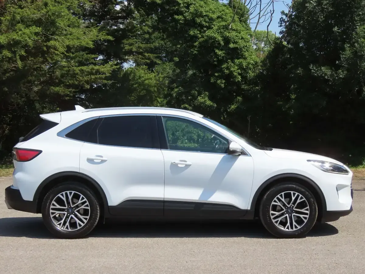 Used Ford Kuga Titanium 120 HP (88 kW) 2020 White SUV
