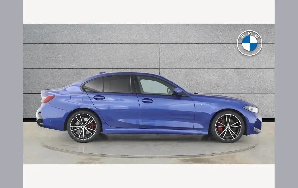 Begagnad BMW 320 M Sport 180 HK (132 kW) 2023 Blå Sedan