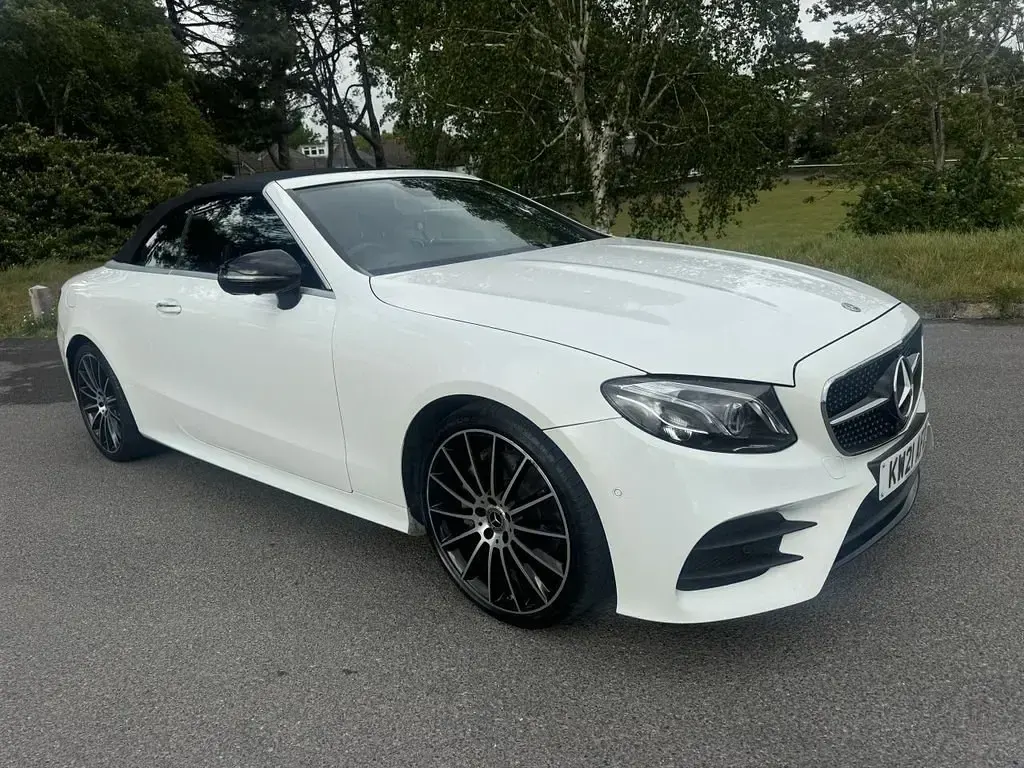 Używany Mercedes E220 AMG line 2021 Biały Kabriolet