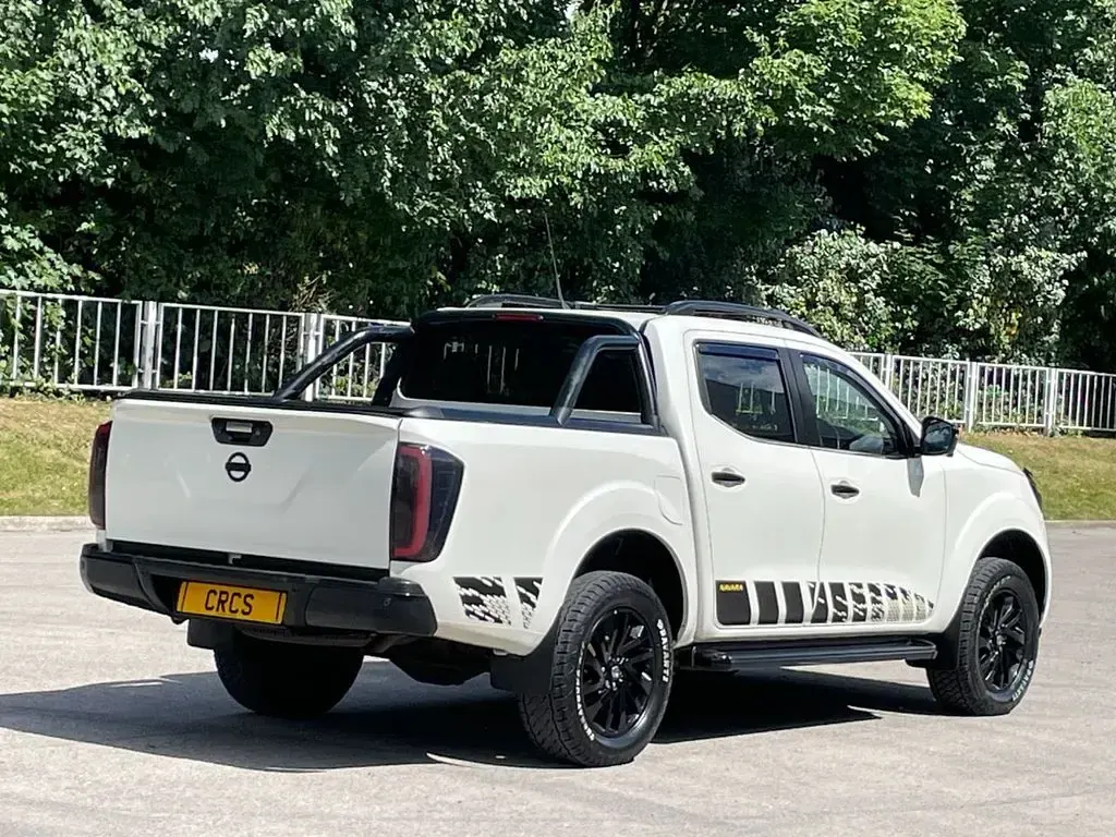 Used Nissan Navara N-Guard 190 HP (139 kW) 2018 White Pickup