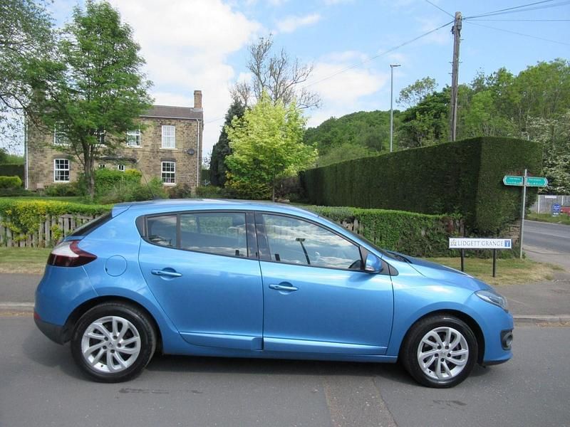 Used Renault Mégane III Dynamique 110 HP (80 kW) 2015 Blue Hatchback