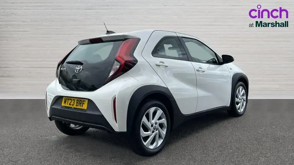 Used Toyota Aygo X PURE 72 HP (52 kW) 2023 White SUV