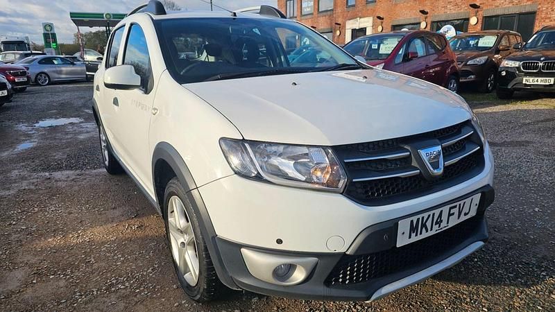 White Used 2014 Dacia Sandero Lauréate Hatchback | £1,250 (Good price) - Image 1/4