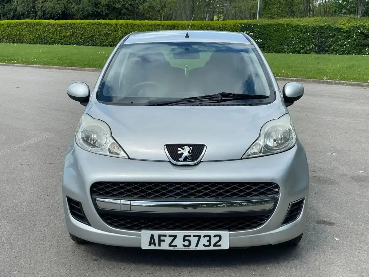 Używany Peugeot 107 68 KM (50 kW) 2009 Srebrny Hatchback