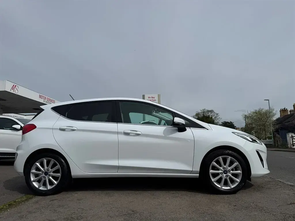 Used Ford Fiesta Titanium 95 HP (69 kW) 2021 White Hatchback