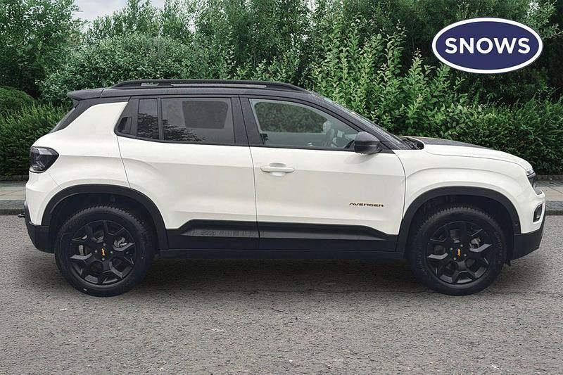 New Jeep Avenger North 2026 Snow with volcano black roof SUV