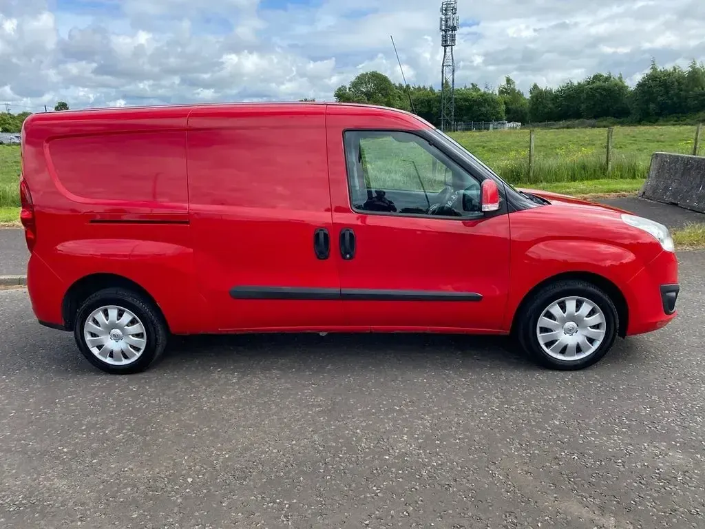 Used Vauxhall Combo Sportive 2015 Red MPV
