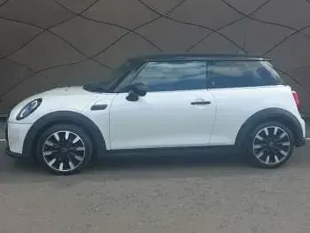 Begagnad Mini Cooper Exclusive 136 HK (100 kW) 2023 Vit Halvkombi
