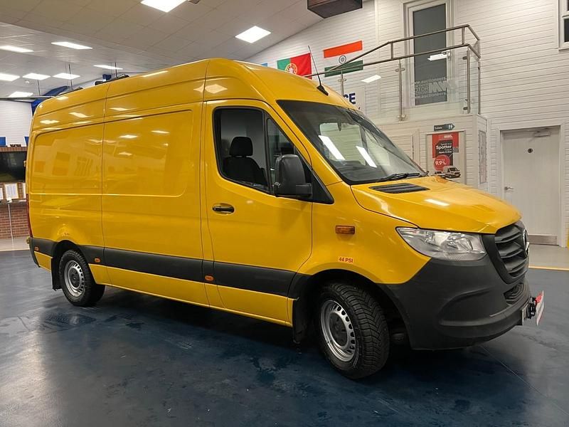 Used Mercedes Sprinter Progressive 150 HP (110 kW) 2020 Yellow Van