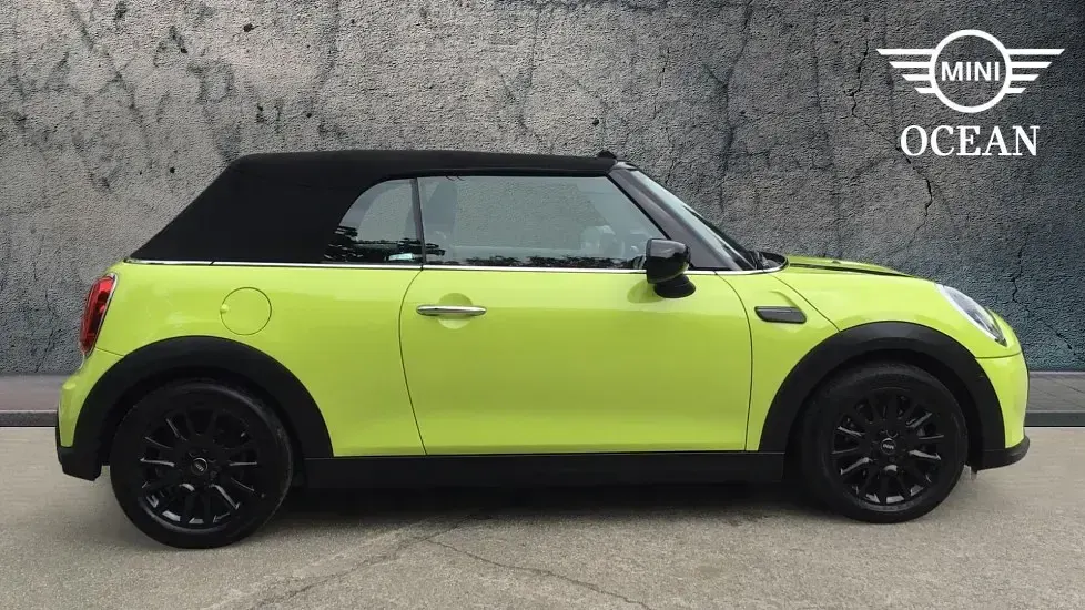 Used Mini Cooper Classic 134 HP (98 kW) 2022 Yellow Hatchback