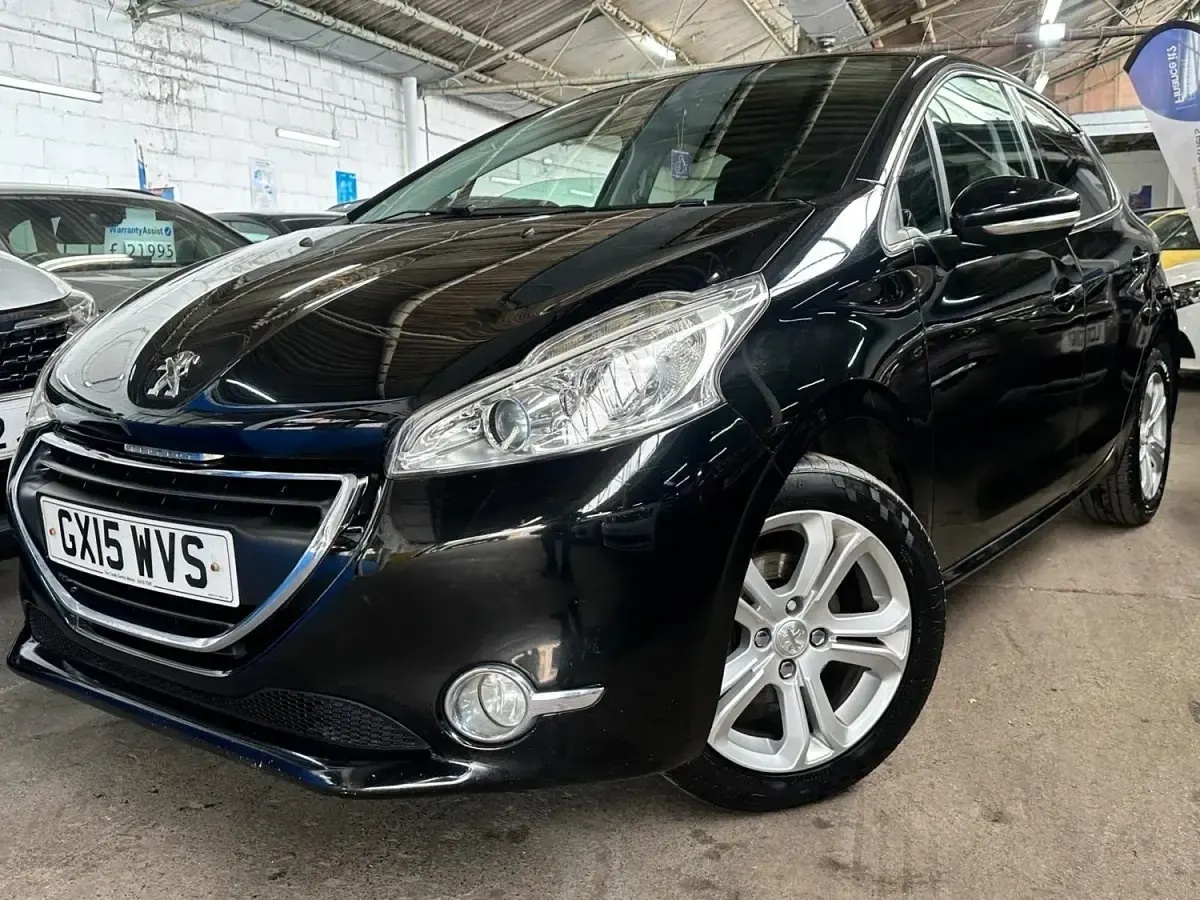 Second-hand Peugeot 208 Allure 82 CP (60 kW) 2015 Negru Hatchback