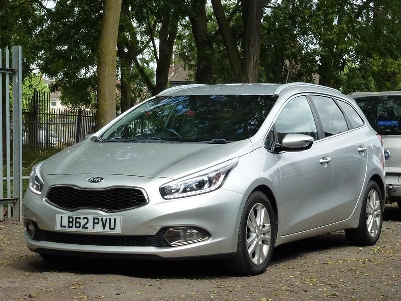 Silver metallic Used 2012 Kia Ceed 3 Estate | £3,995 (Fair price) - Image 1/4