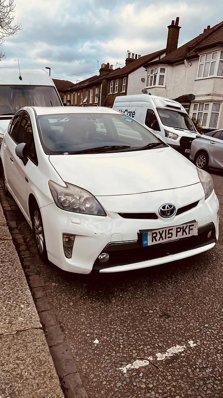 Used Toyota Prius 2015 White Hatchback