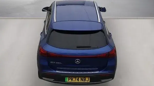 Begagnad Mercedes EQA250+ Executive 139 kW (190 HK) 2024 Blå SUV