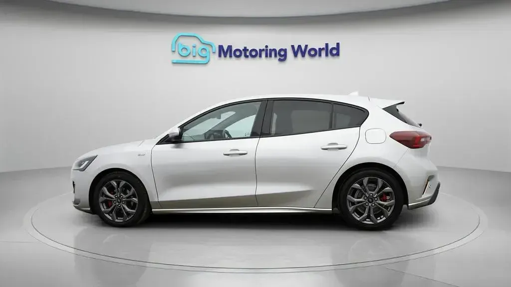 Used Ford Focus ST-Line 125 HP (91 kW) 2024 Silver Hatchback